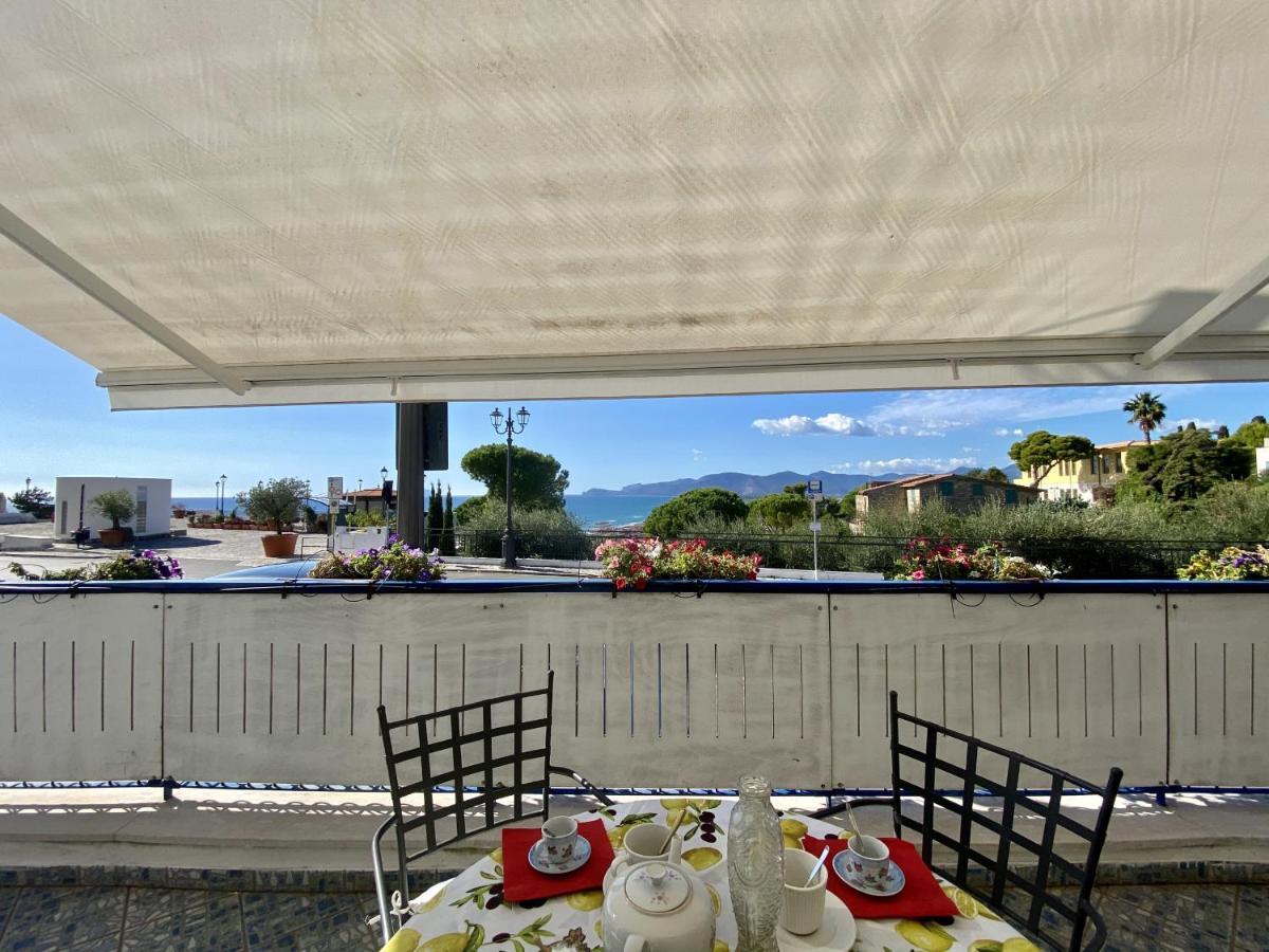 Holidaycasa Mike - Con Terrazzo Vista Mare Sperlonga Exterior photo